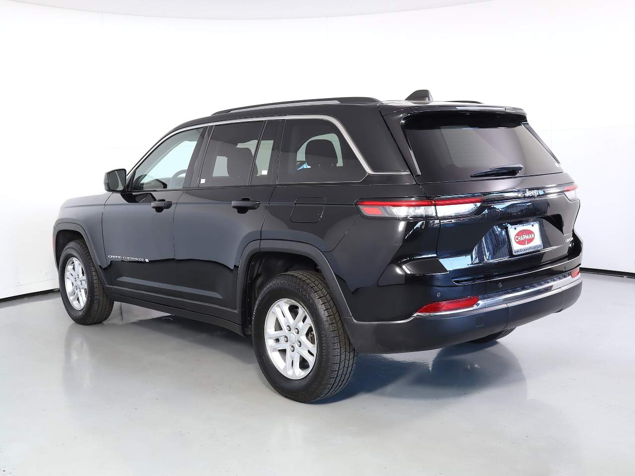 2023 Jeep Grand Cherokee Laredo photo 3