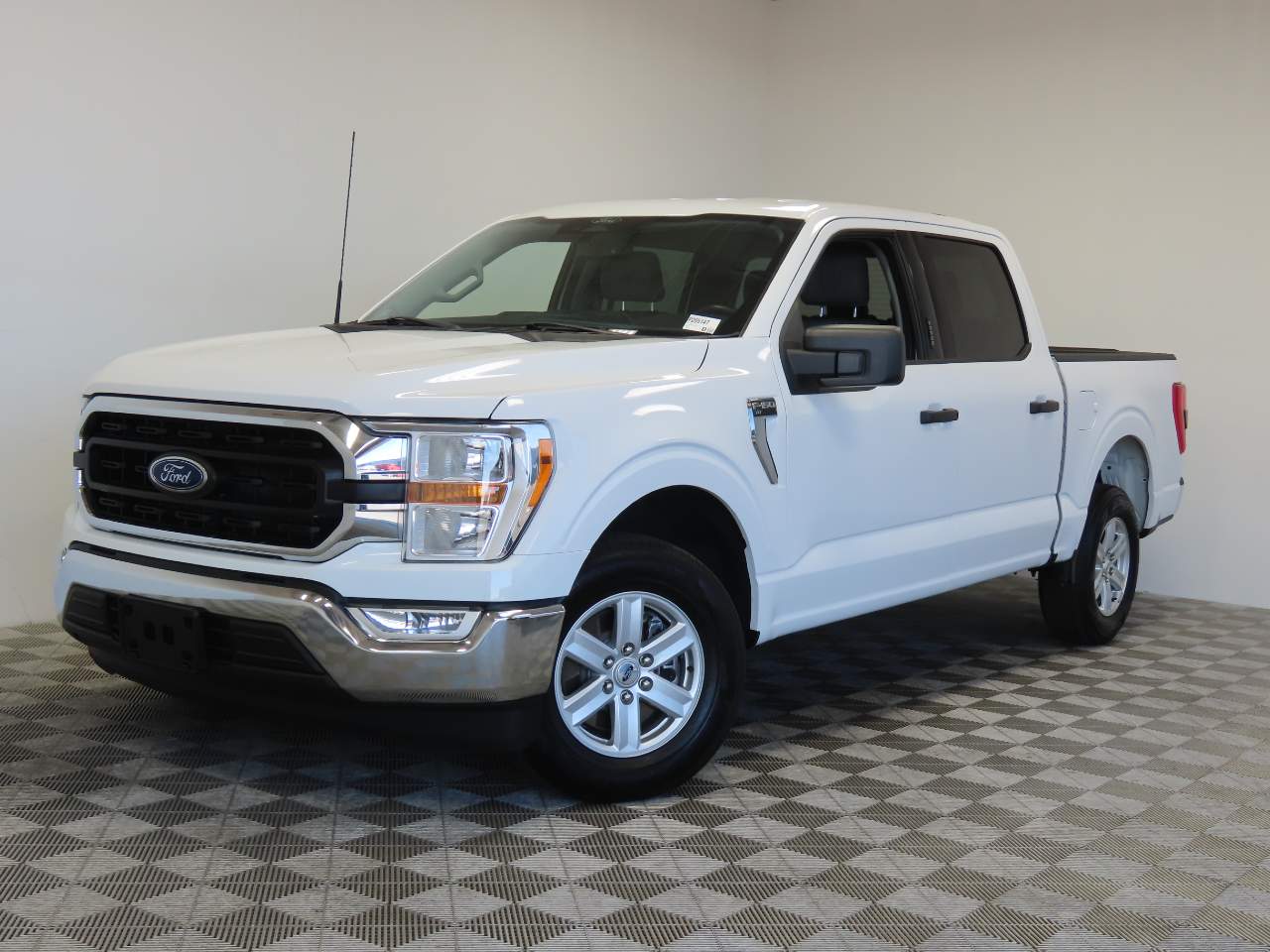 2022 Ford F-150 XLT Crew Cab