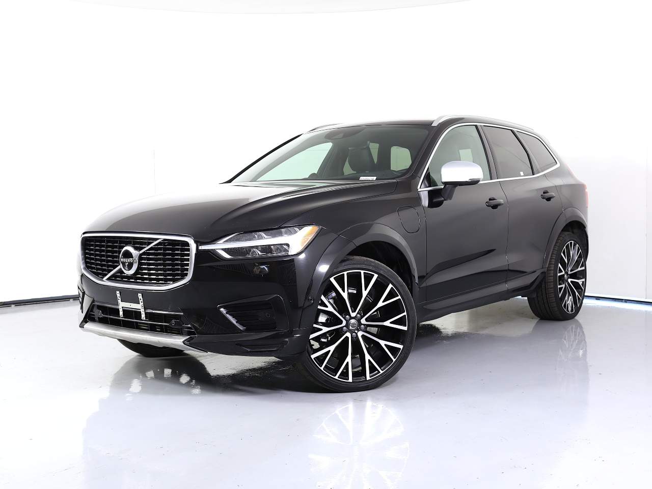 2019 Volvo XC60 T8 eAWD R-Design