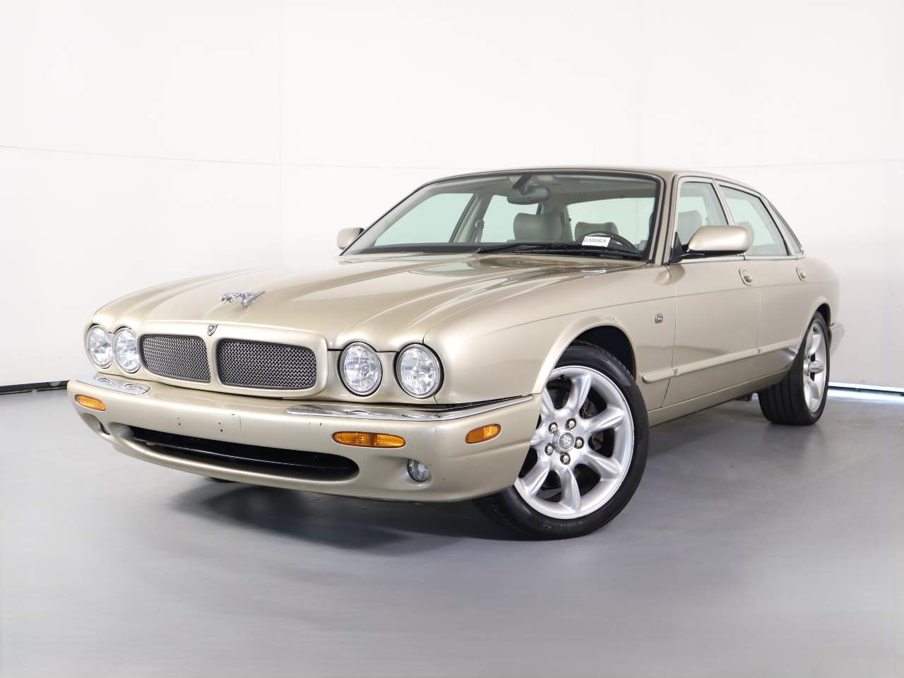 2000 Jaguar XJR