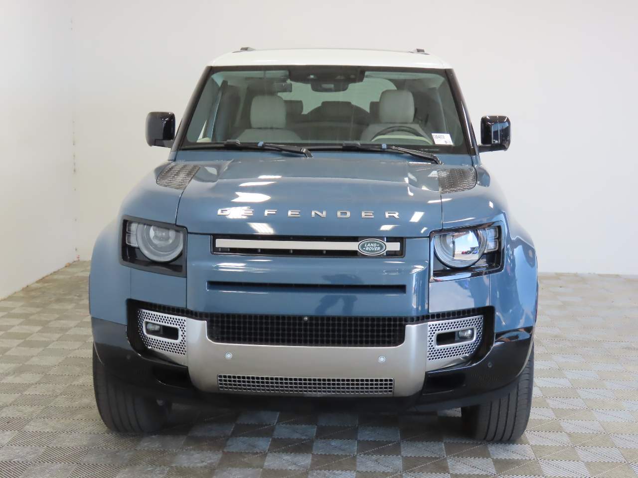 2023 Land Rover Defender 90 SE