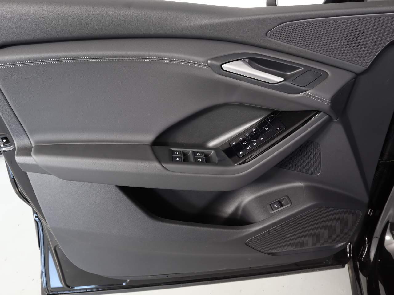2025 Audi Q6 e-tron Premium