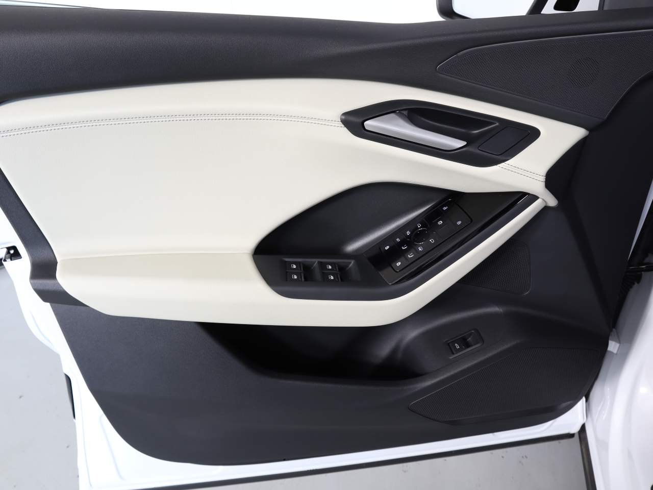 2025 Audi Q6 e-tron Premium