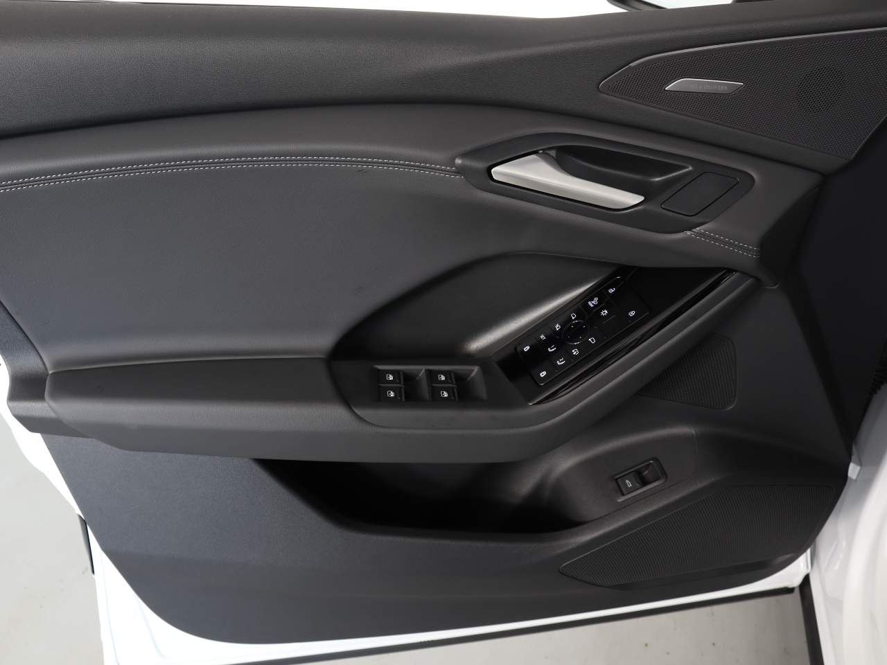 2025 Audi Q6 e-tron Premium Plus