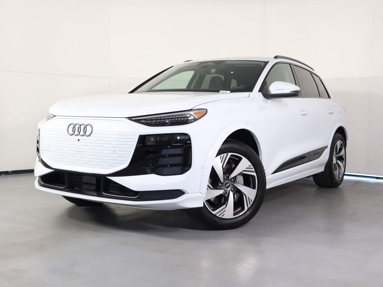 2025 Audi Q6 e-tron quattro Premium Plus