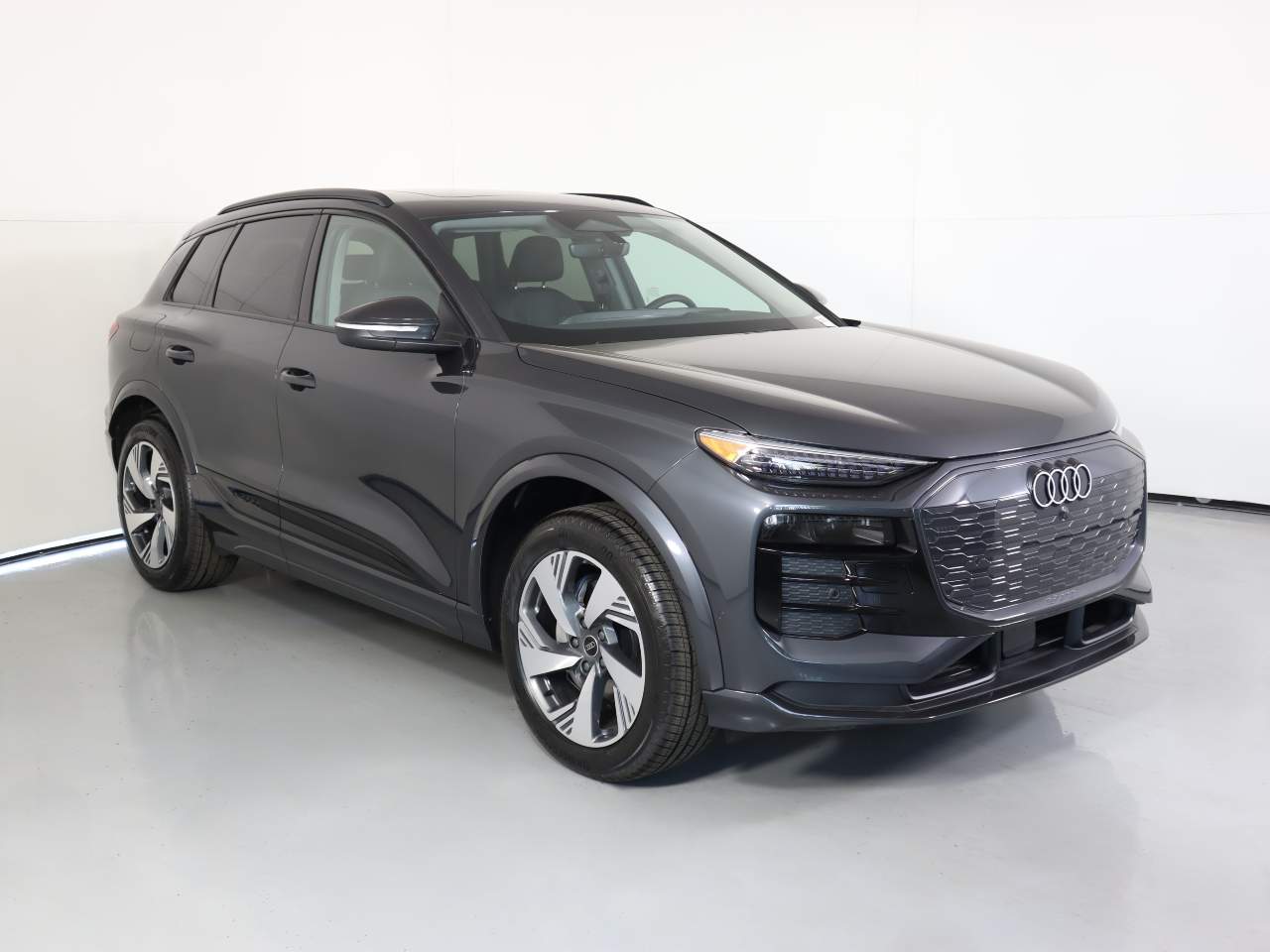 2025 Audi Q6 e-tron quattro Premium Plus