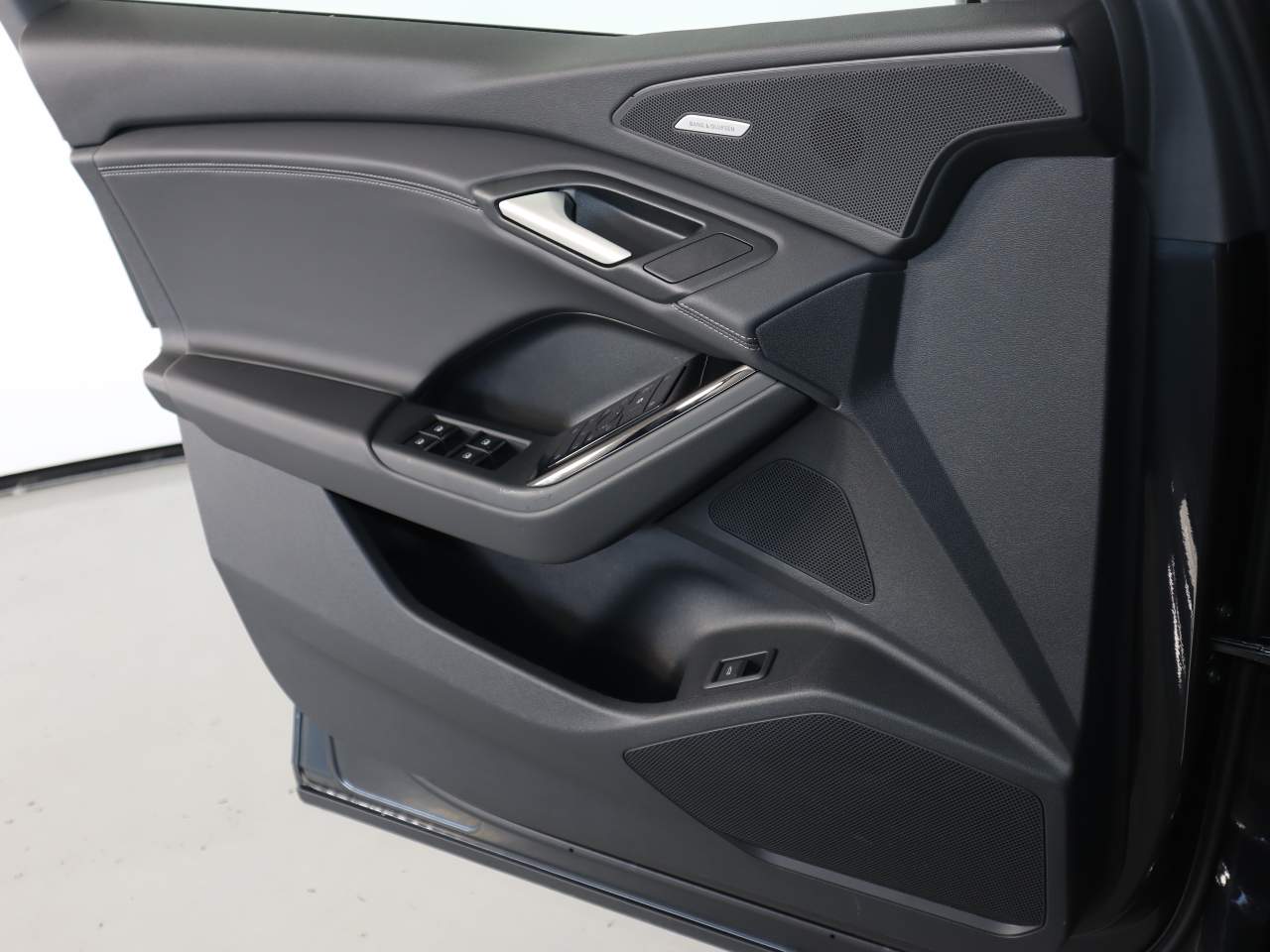 2025 Audi Q6 e-tron quattro Premium Plus