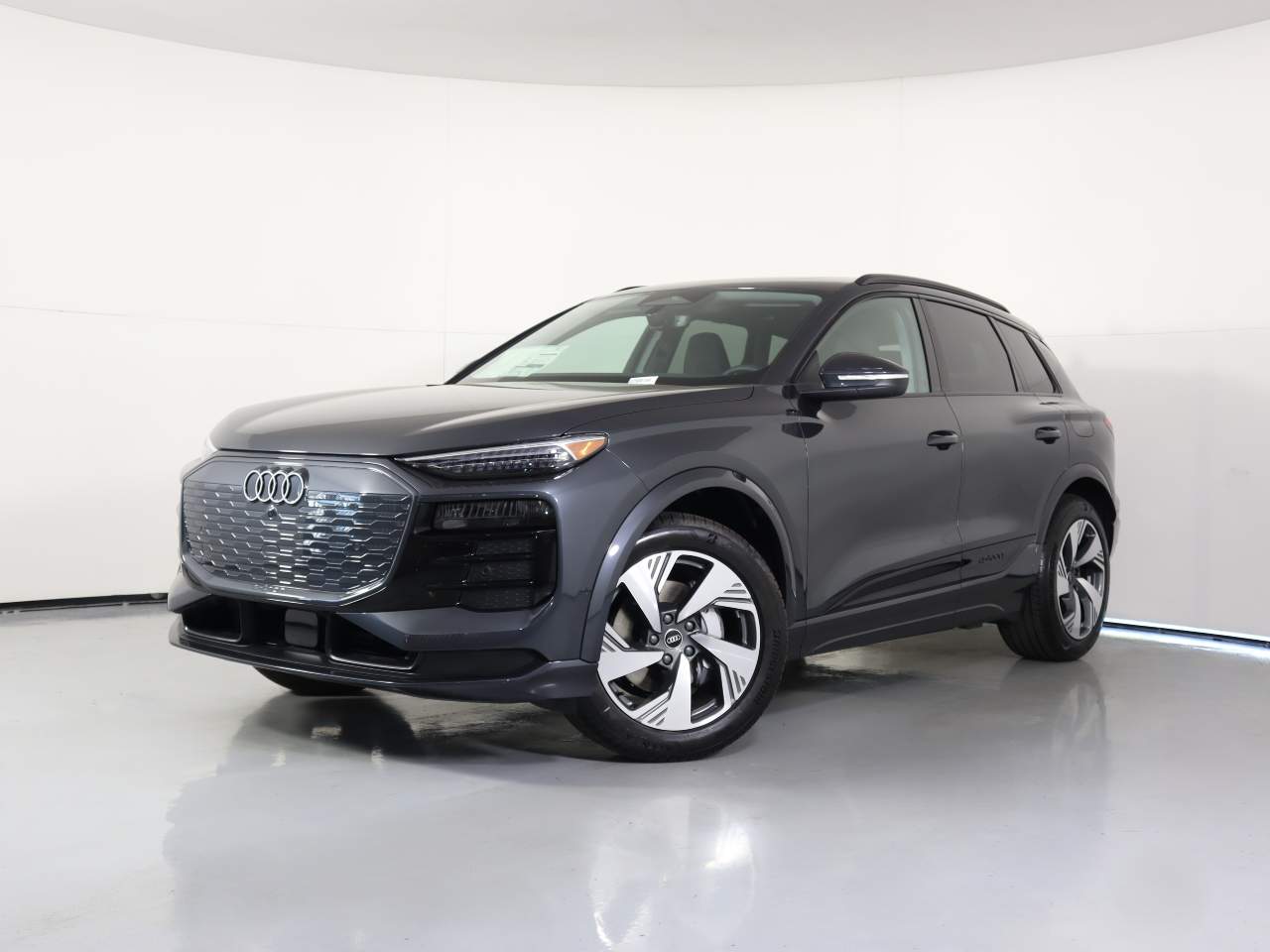 2025 Audi Q6 e-tron quattro Premium Plus