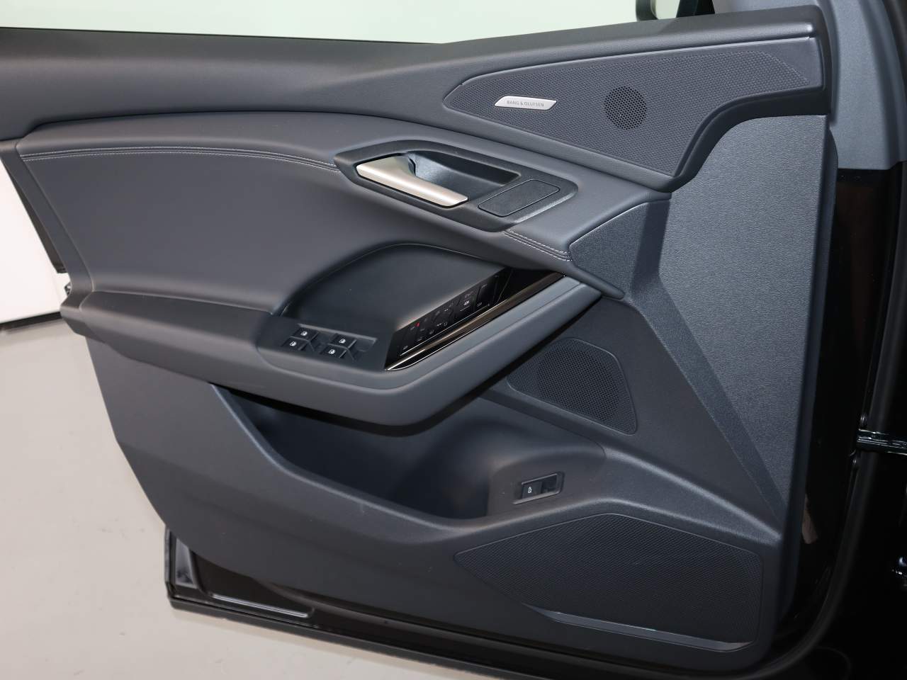 2025 Audi Q6 e-tron quattro Premium Plus