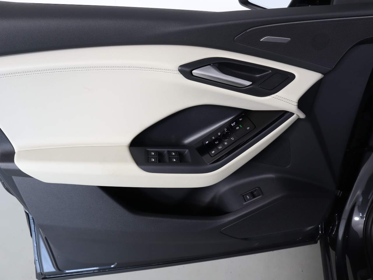 2027 Audi Q6 e-tron quattro Premium Plus
