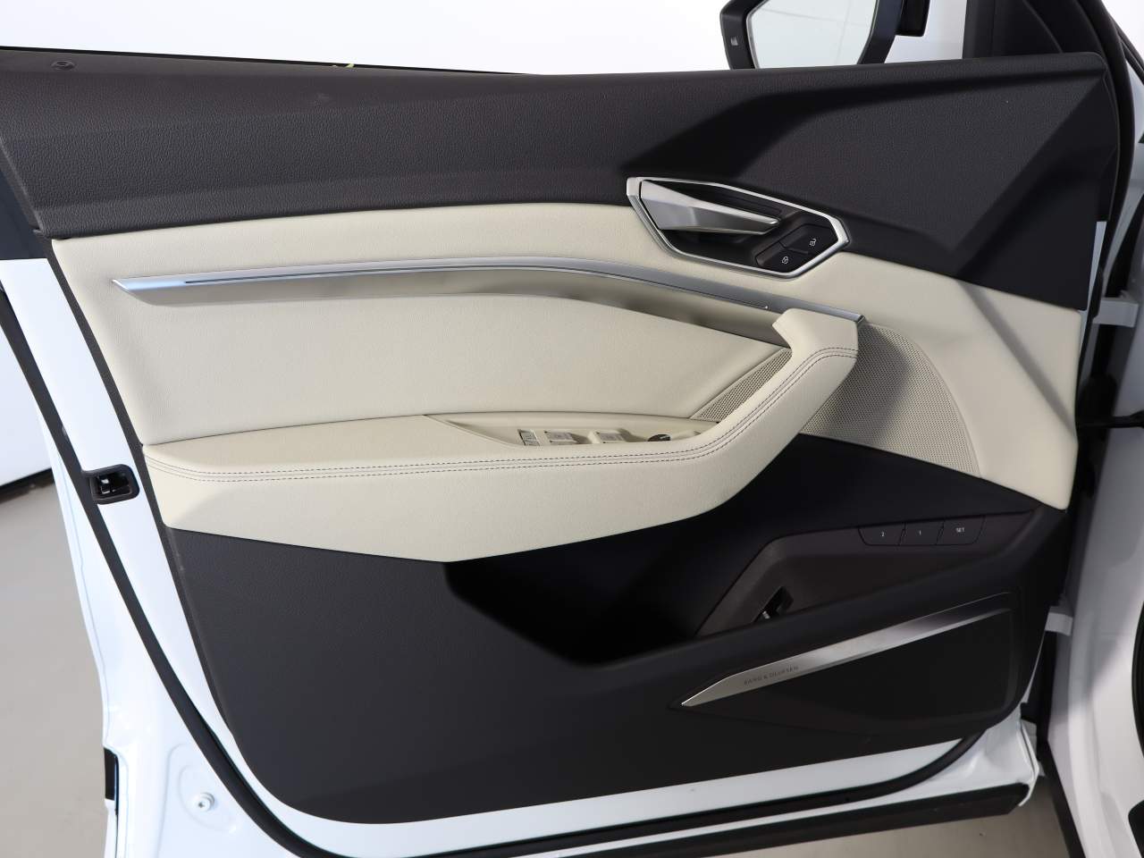 2024 Audi Q8 e-tron quattro Premium Plus