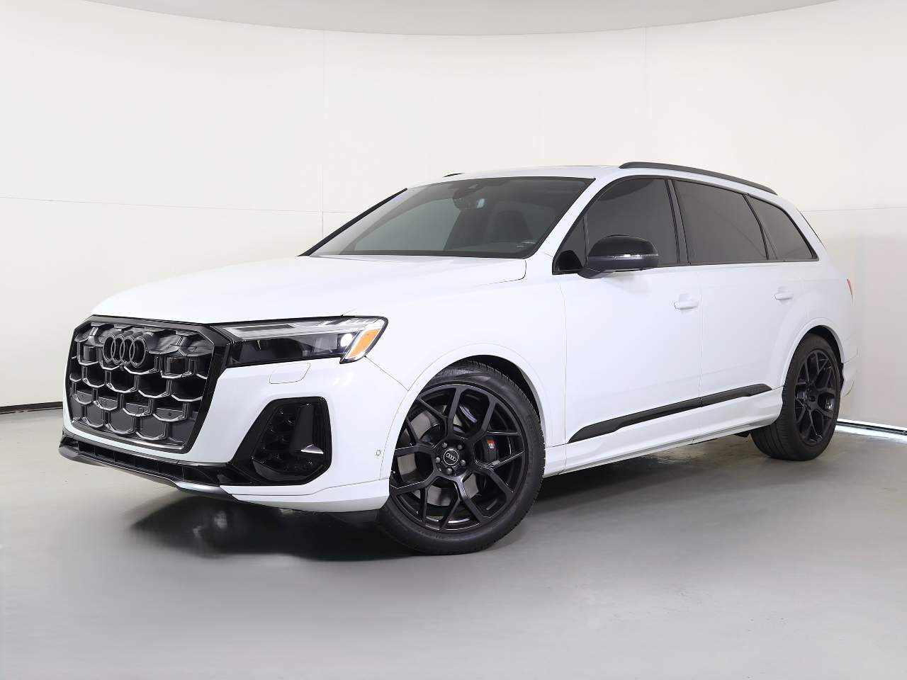  2025 Audi SQ7 4.0T quattro Premium Plus   