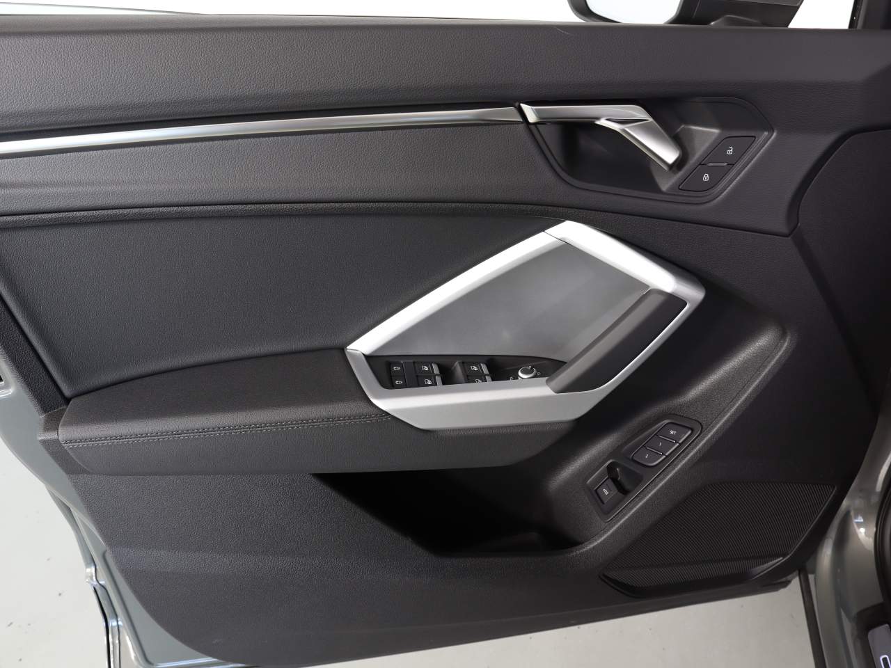 2025 Audi Q3 S line Premium 45 TFSI photo 2