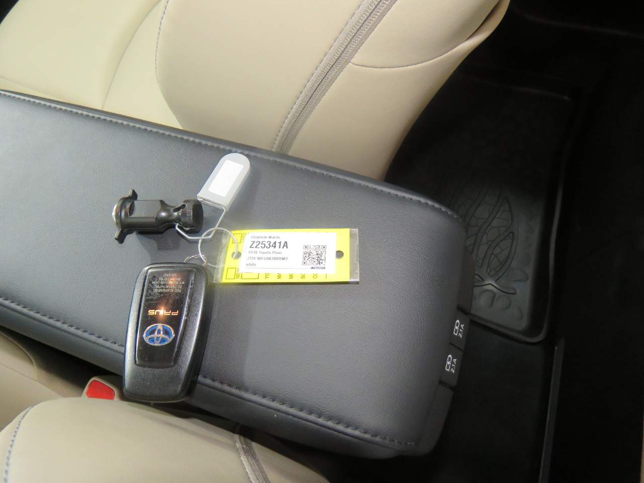 2019 Toyota Prius LE AWD-e