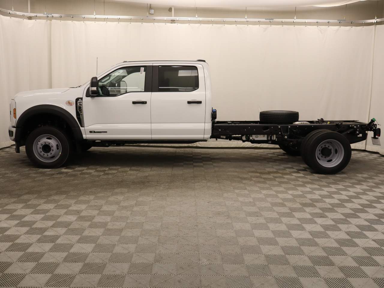 2024 Ford F-450 Super Duty Crew Cab Chassis