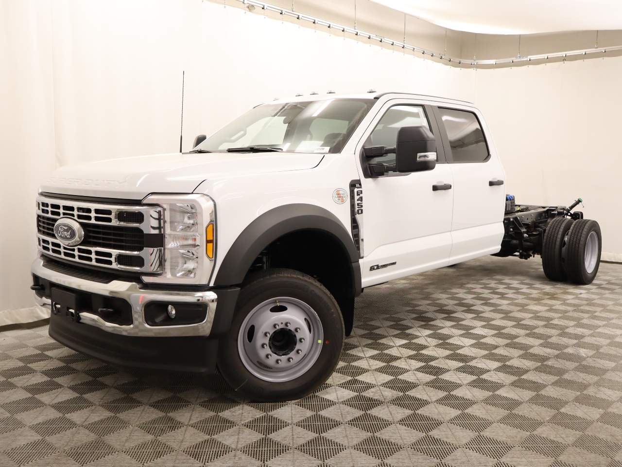 2024 Ford F-450 Super Duty Crew Cab Chassis