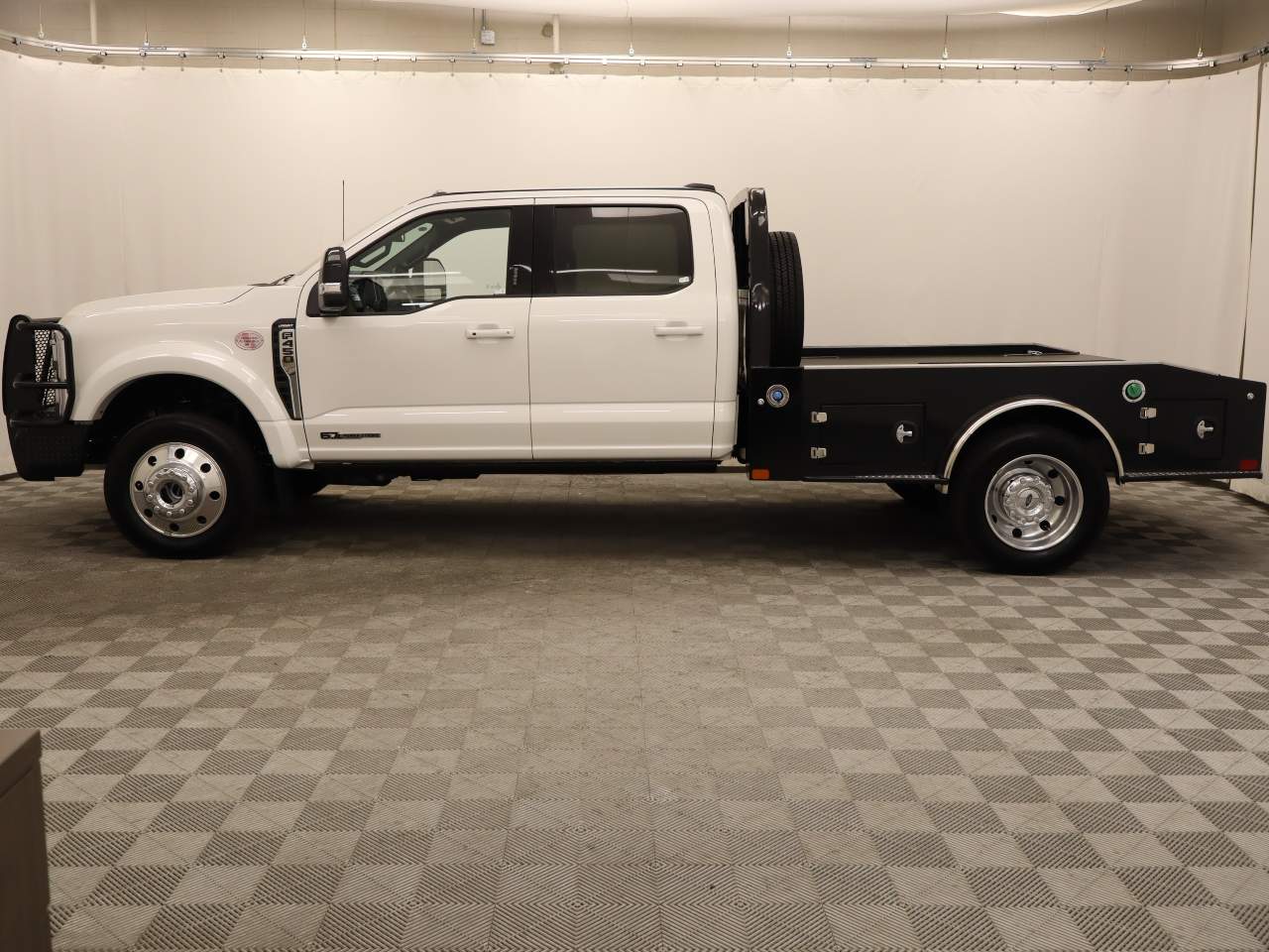 2024 Ford F-450 Super Duty Crew Cab Chassis