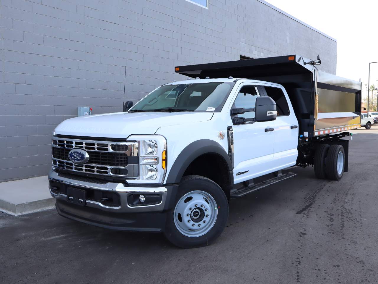 2024 Ford F-450 Super Duty Crew Cab Chassis