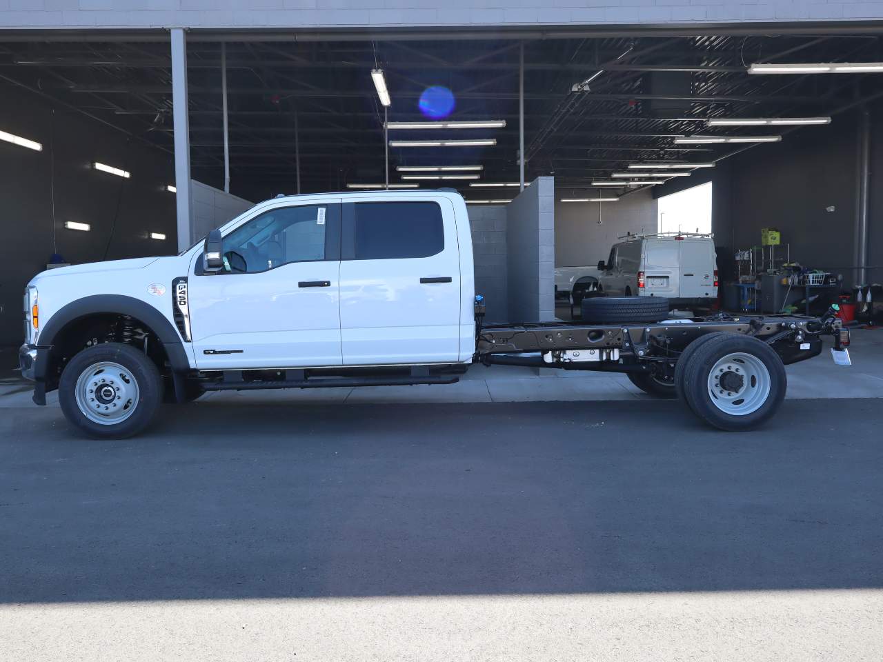 2025 Ford F-450 Super Duty Crew Cab Chassis