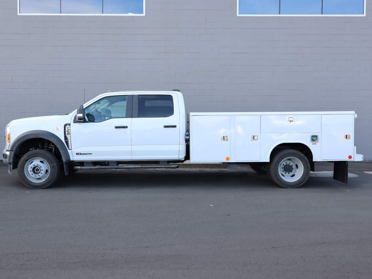 2024 Ford F-450 Super Duty Crew Cab Chassis