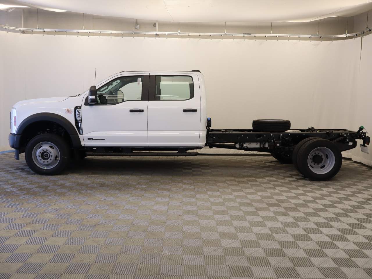 2024 Ford F-450 Super Duty Crew Cab Chassis