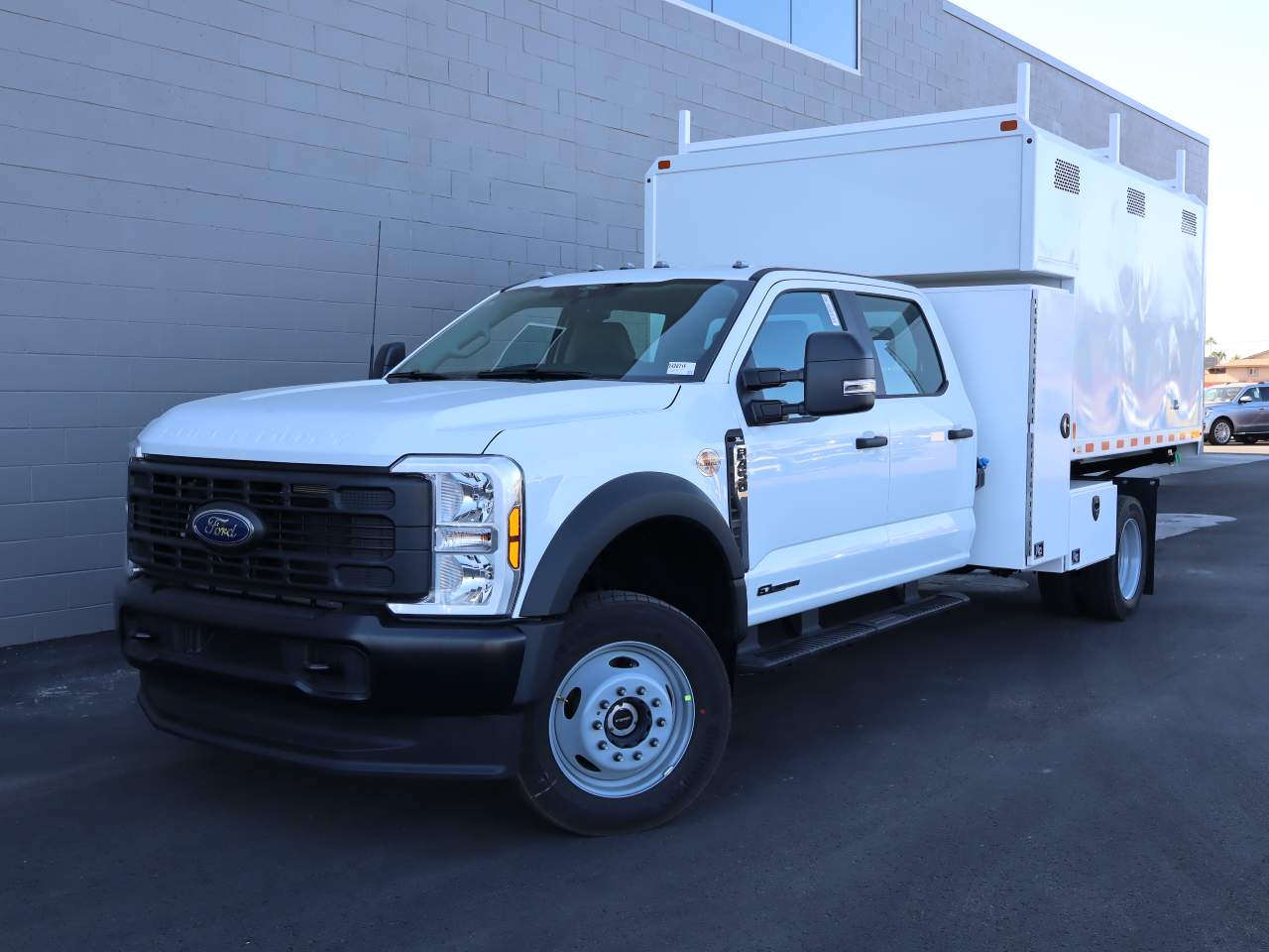 2024 Ford F-450 Super Duty Crew Cab Chassis