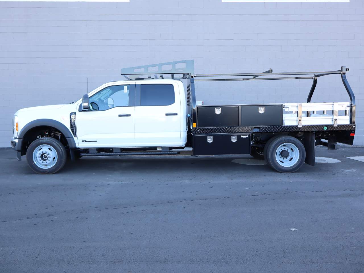 2024 Ford F-450 Super Duty Crew Cab Chassis