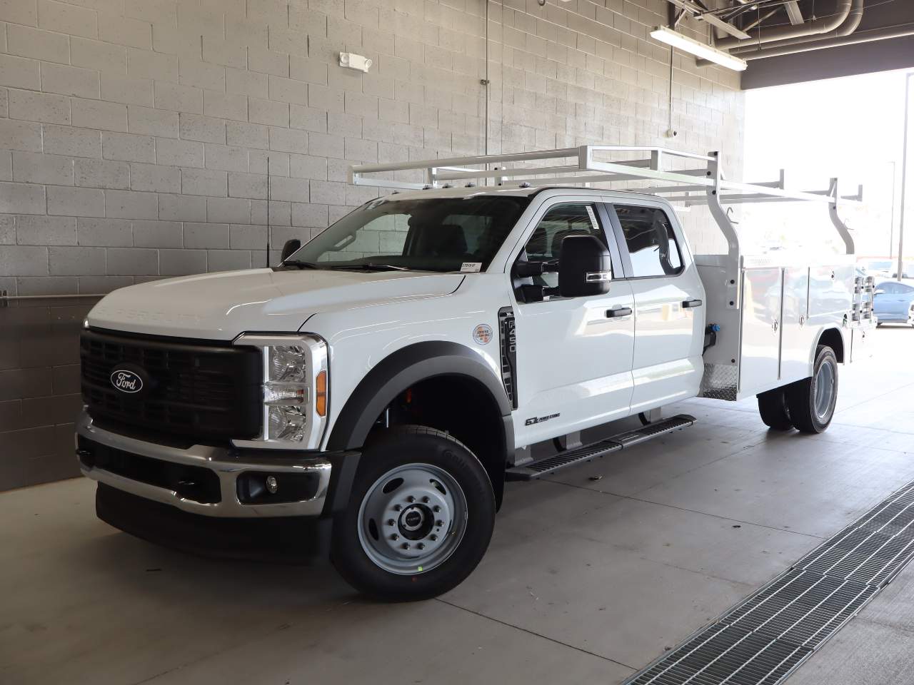 2027 Ford F-450 Super Duty Crew Cab Chassis