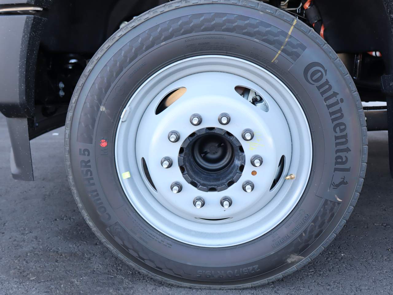 2025 Ford F-550 Super Duty Chassis Cab XL - Photo 36