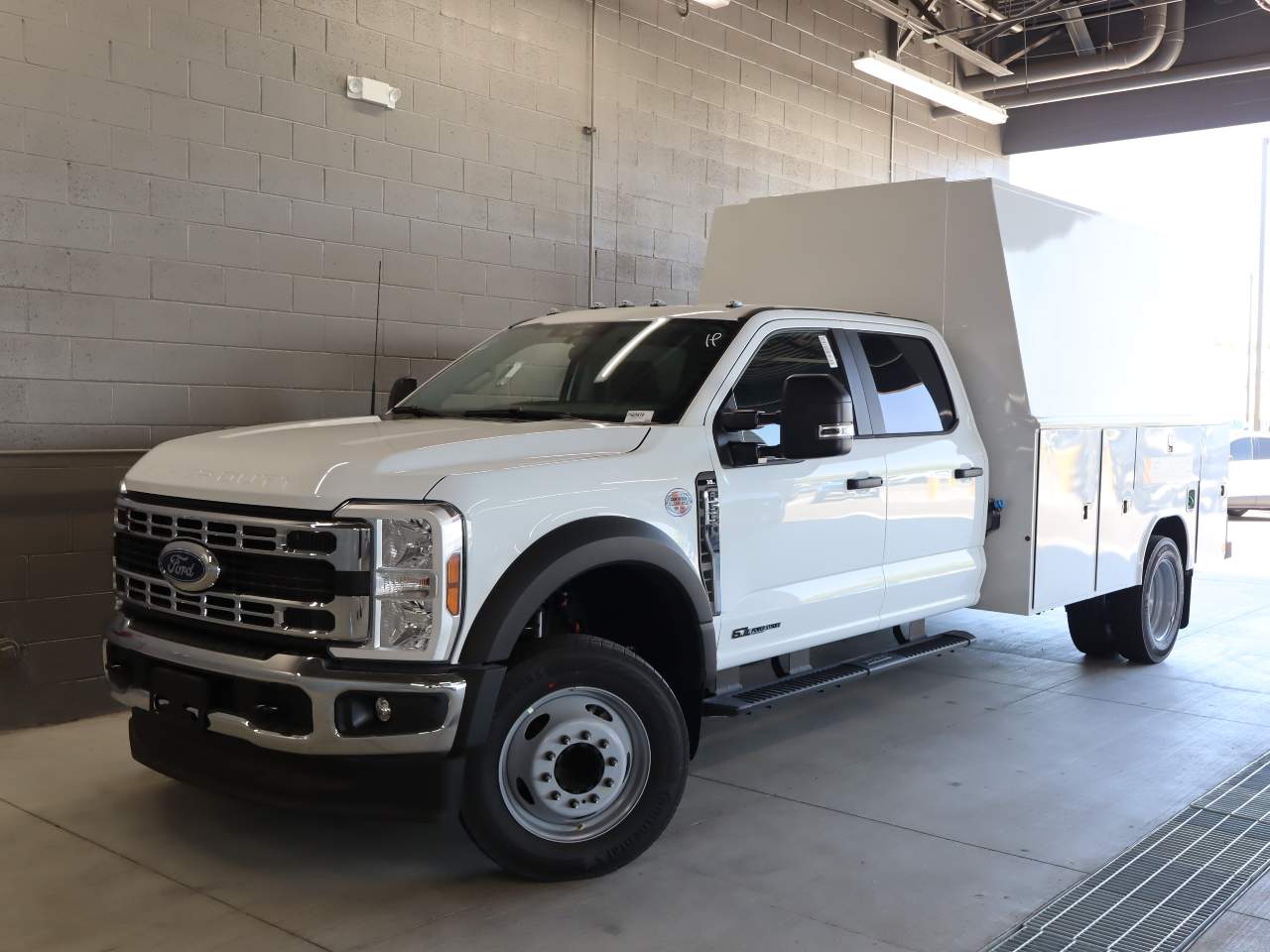 2025 Ford F-550 Super Duty Crew Cab Chassis