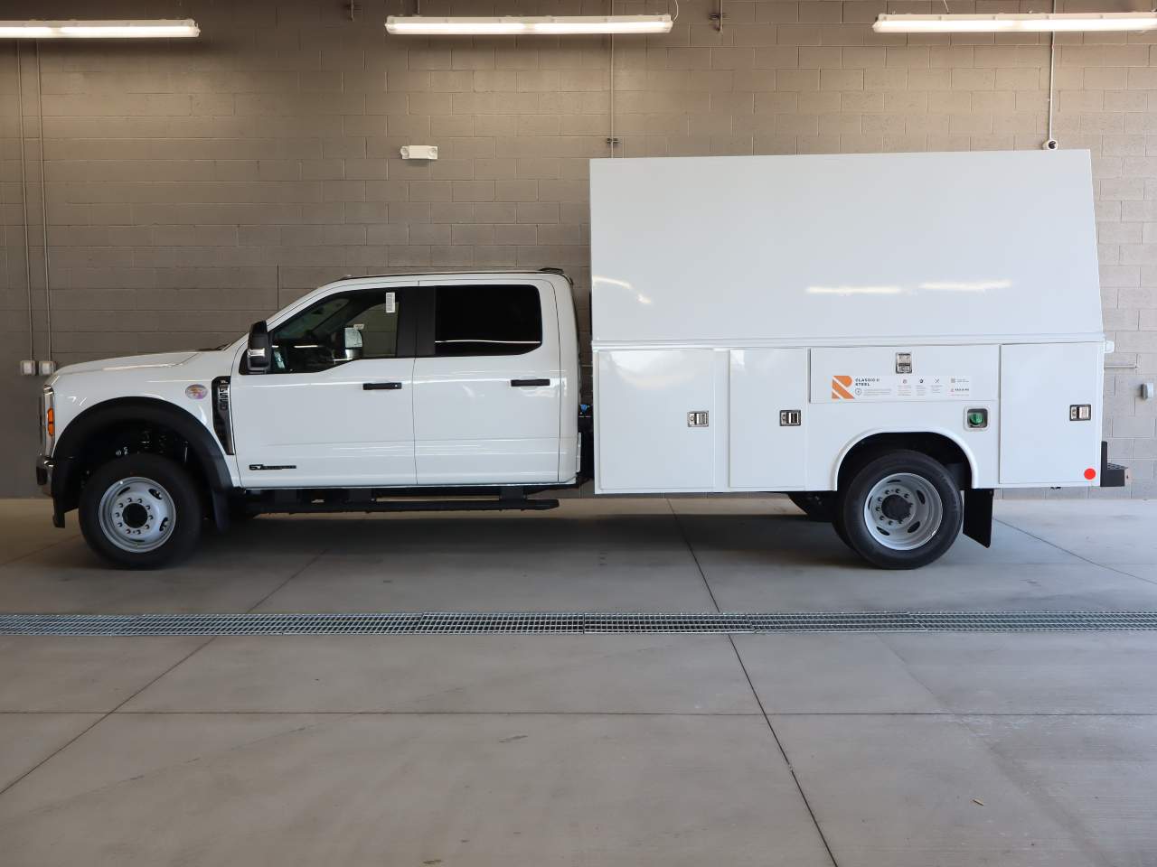 2025 Ford F-550 Super Duty Crew Cab Chassis