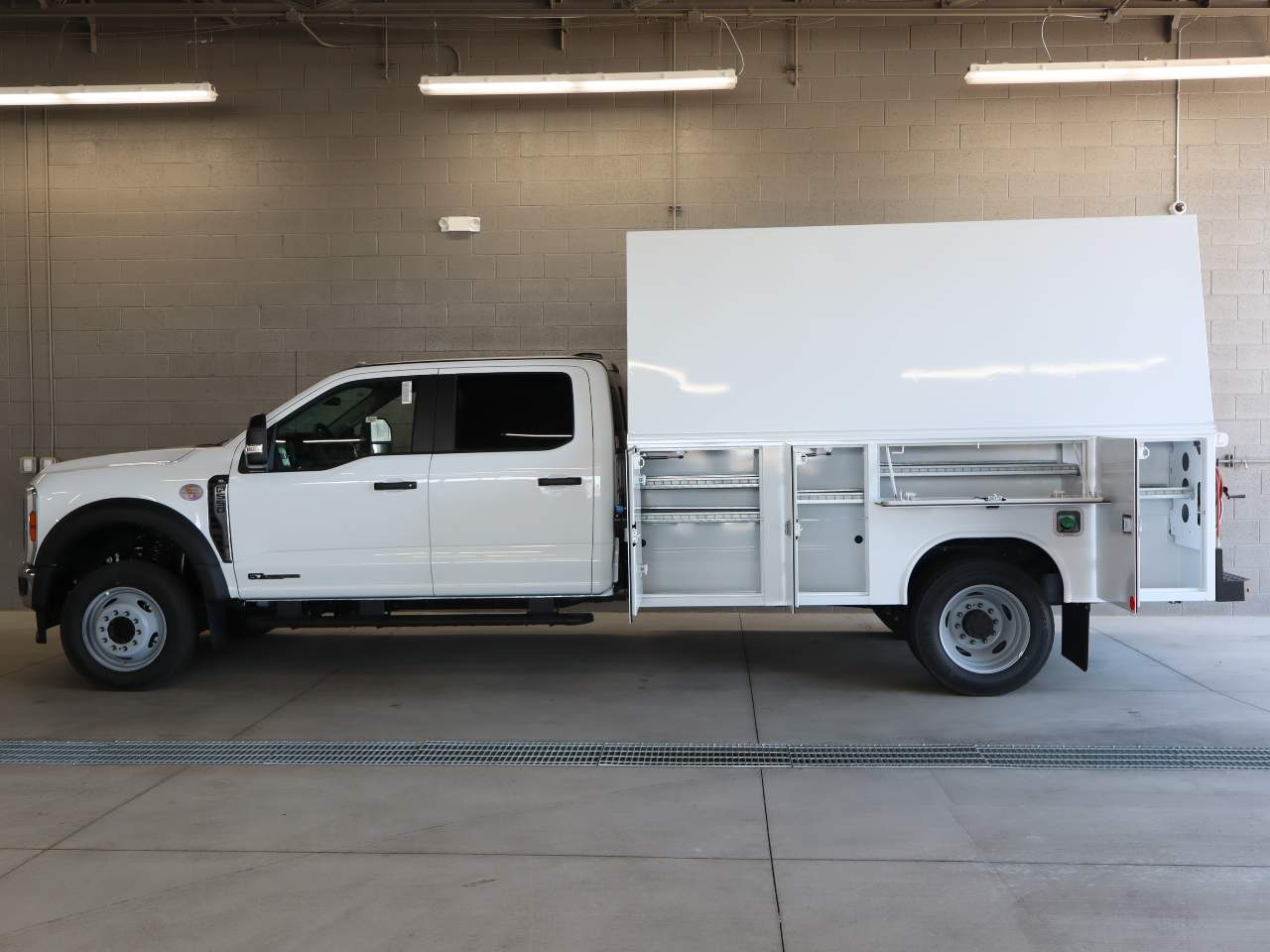 2025 Ford F-550 Super Duty Chassis Cab XL - Photo 7
