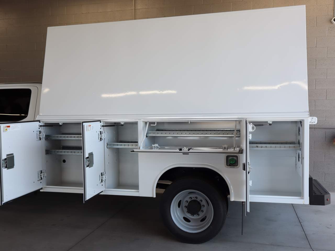 2025 Ford F-550 Super Duty Chassis Cab XL - Photo 8
