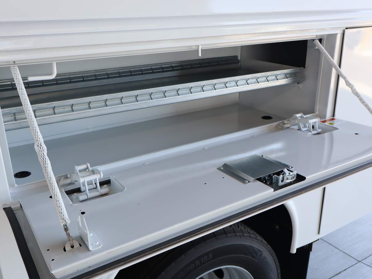 2025 Ford F-550 Super Duty Chassis Cab XL - Photo 11