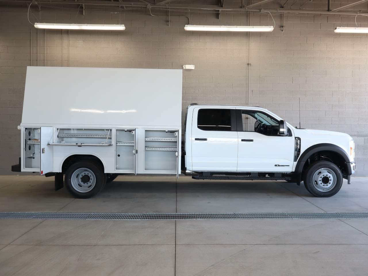 2025 Ford F-550 Super Duty Chassis Cab XL - Photo 13
