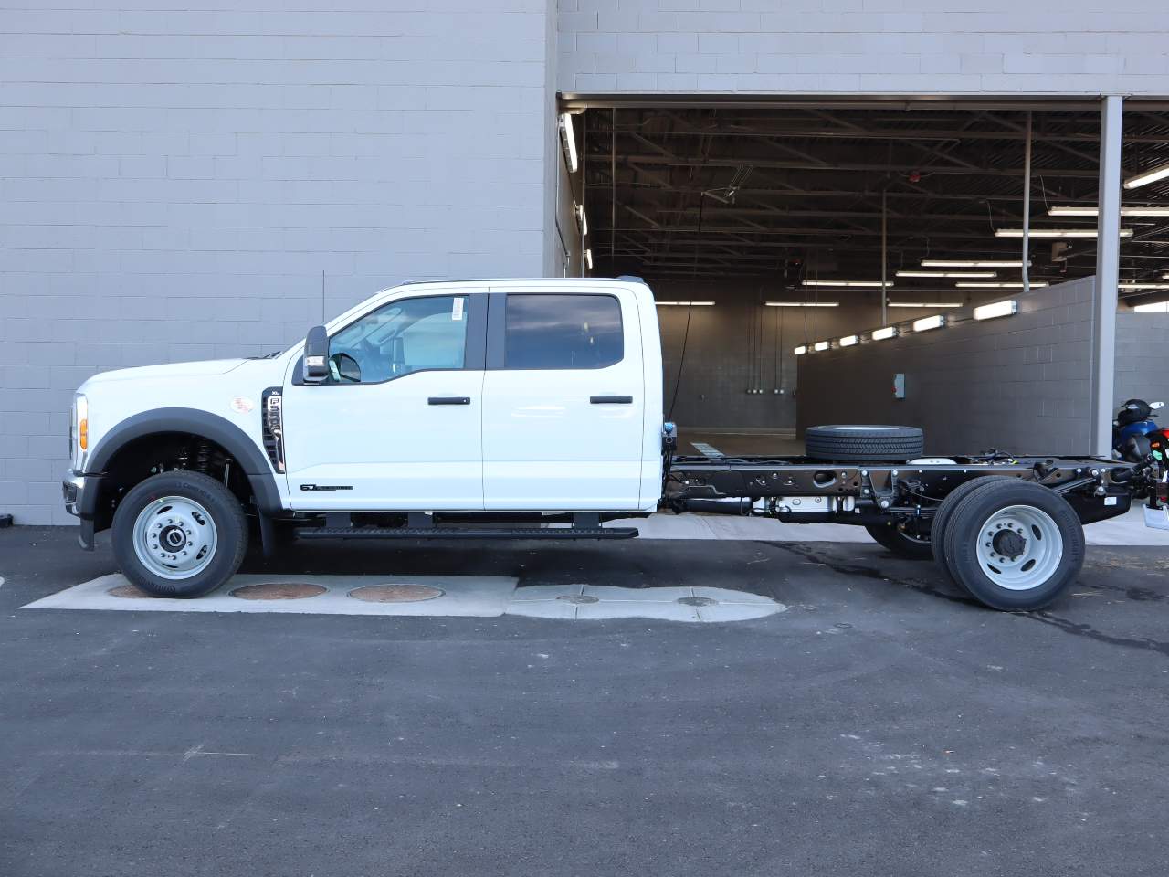 2024 Ford F-550 Super Duty Crew Cab Chassis