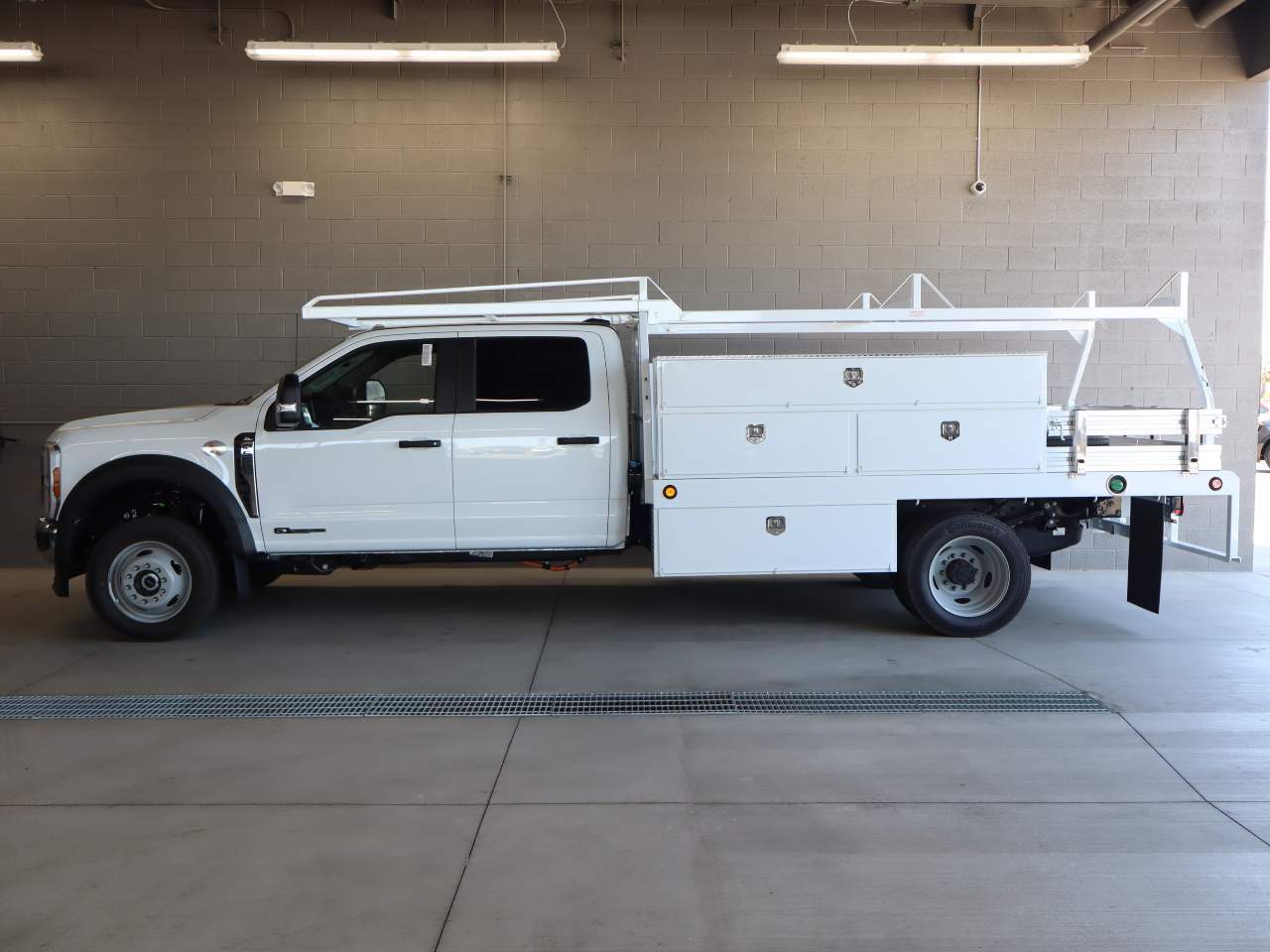 2025 Ford F-550 Super Duty Crew Cab Chassis