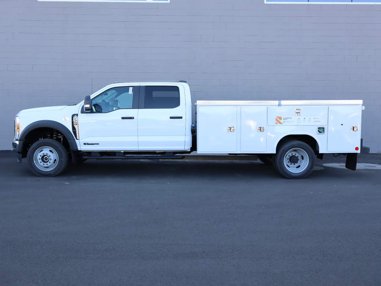 2024 Ford F-550 Super Duty Crew Cab Chassis