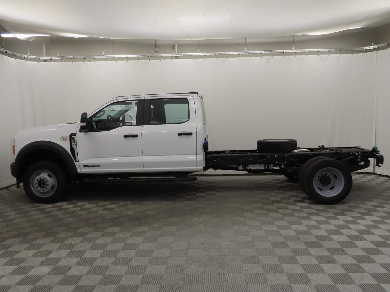 2024 Ford F-550 Super Duty Crew Cab Chassis