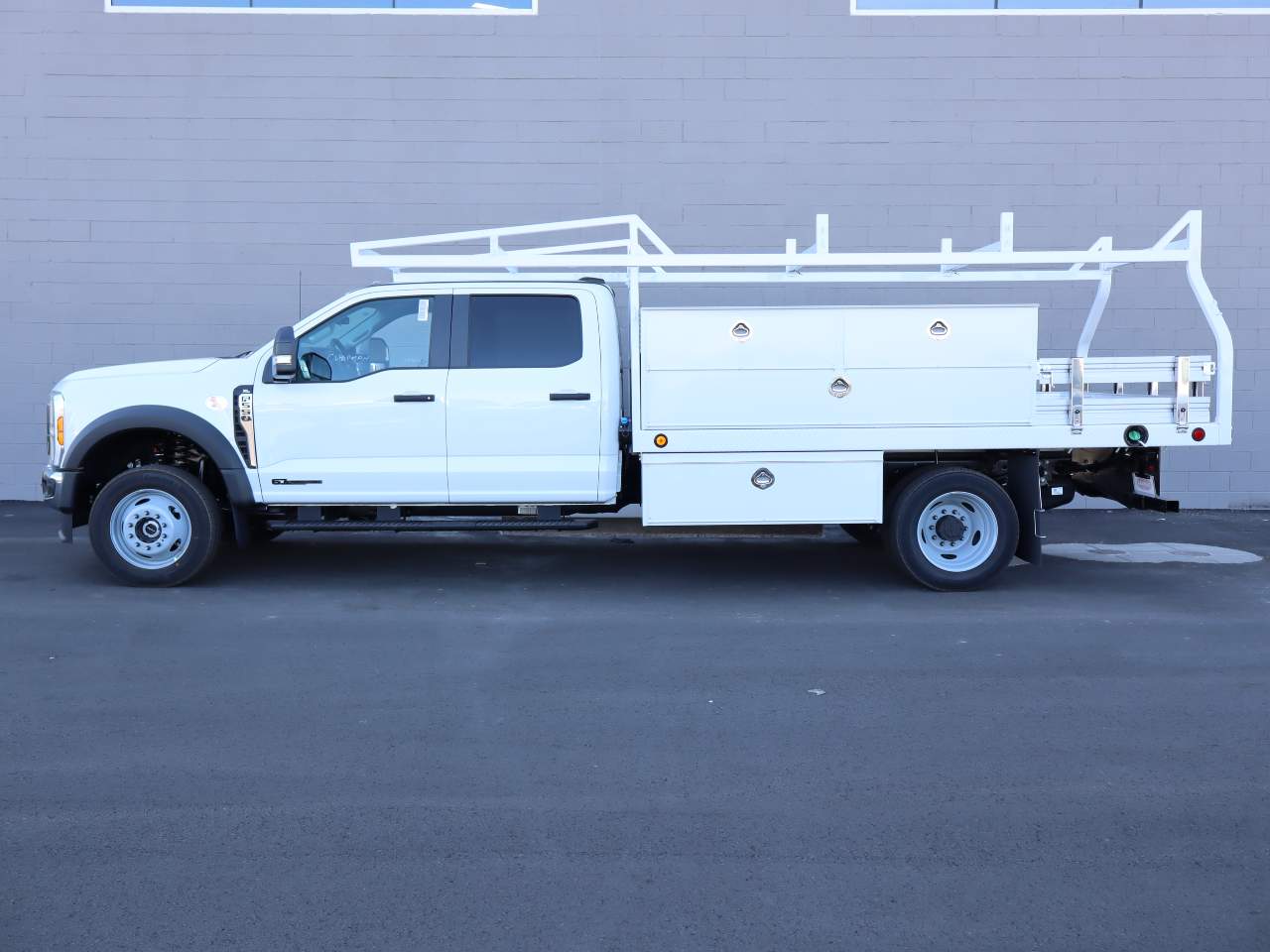 2024 Ford F-550 Super Duty Crew Cab Chassis