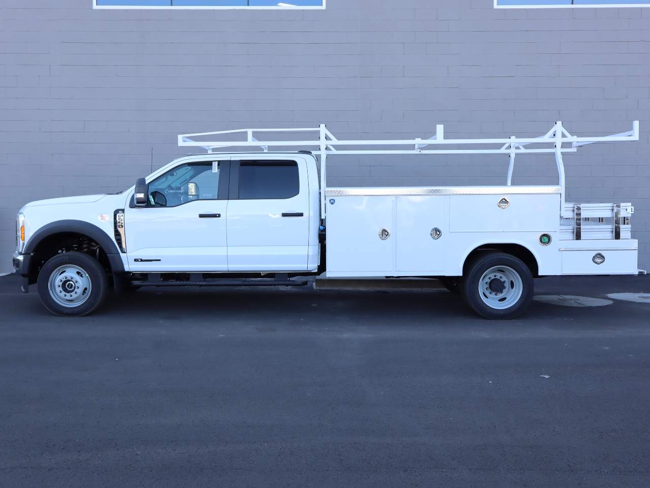 2024 Ford F-550 Super Duty Crew Cab Chassis