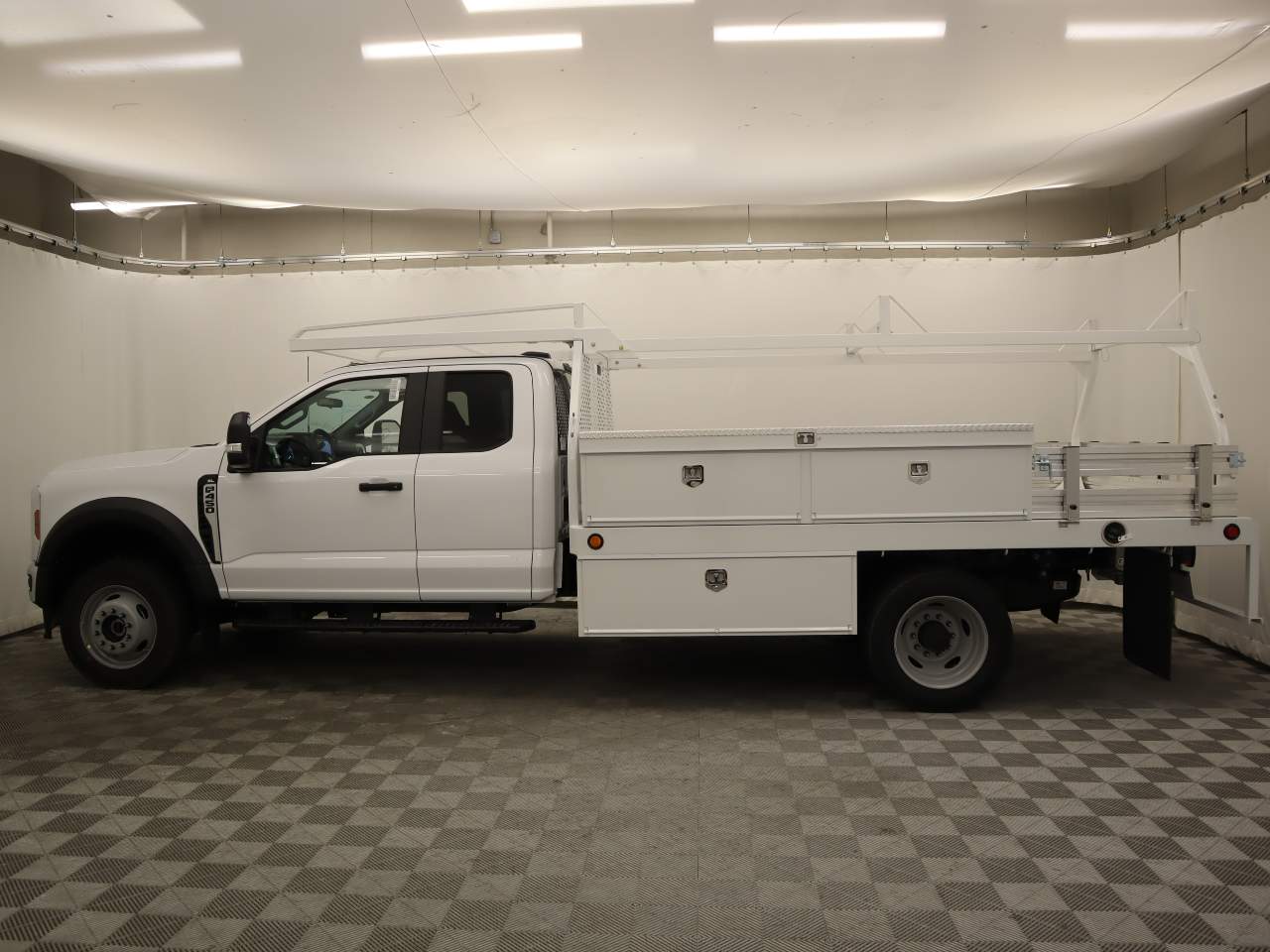 2024 Ford F-450 Super Duty Extended Cab Chassis