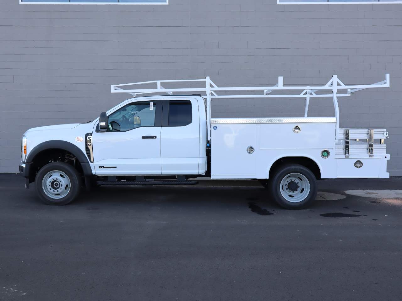 2024 Ford F-450 Super Duty Extended Cab Chassis