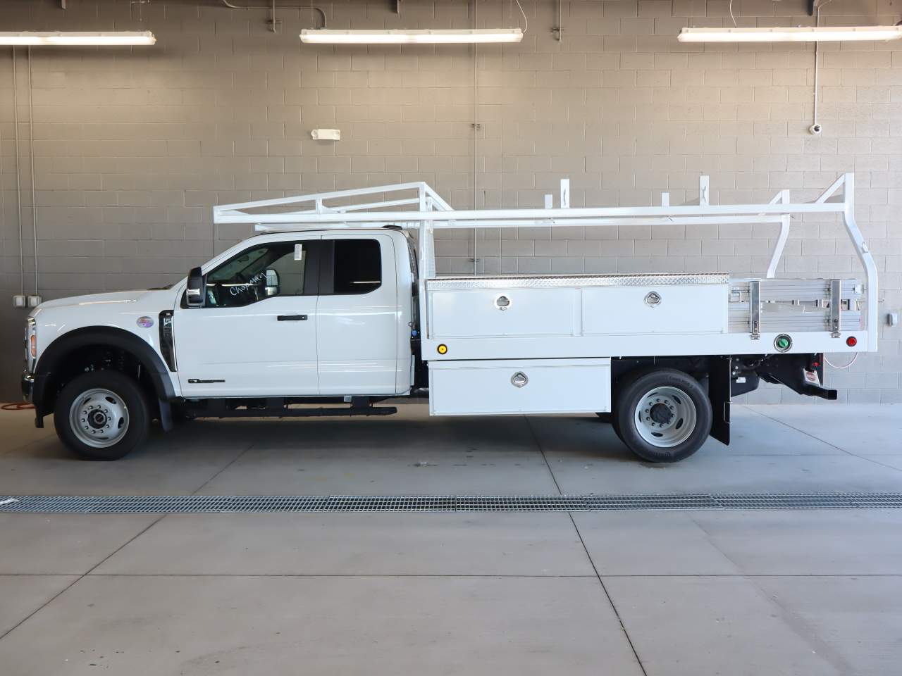 2025 Ford F-450 Super Duty Extended Cab Chassis