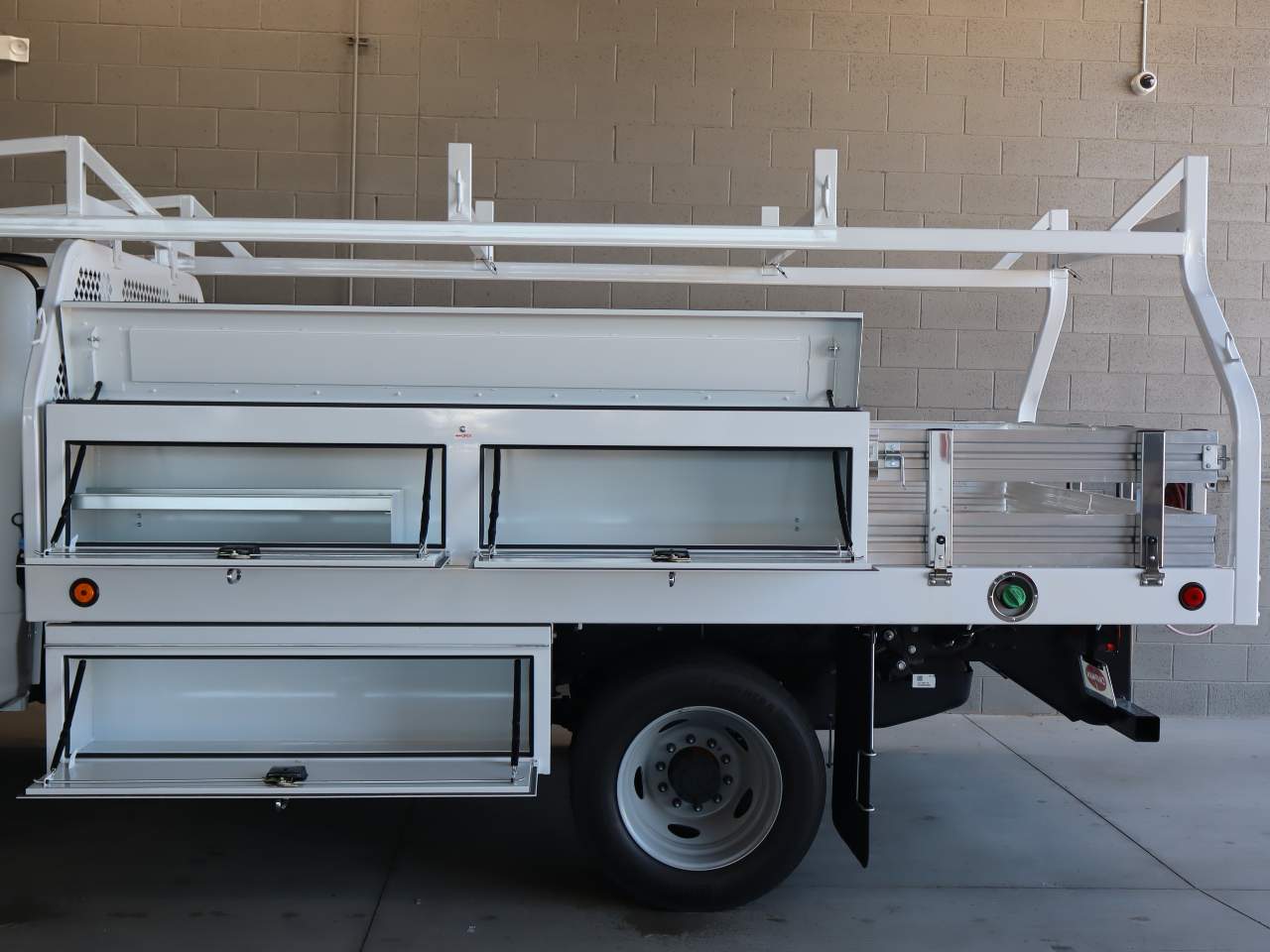2025 Ford F-450 Super Duty Chassis Cab XL - Photo 8