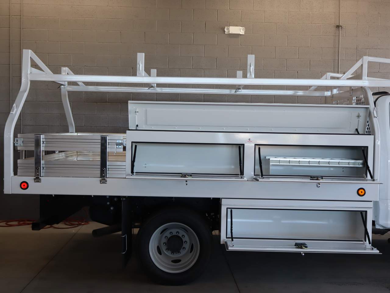 2025 Ford F-450 Super Duty Chassis Cab XL - Photo 13
