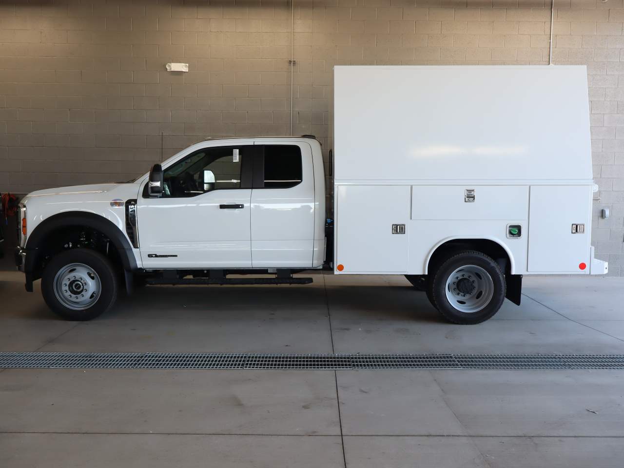 2026 Ford F-450 photo 3