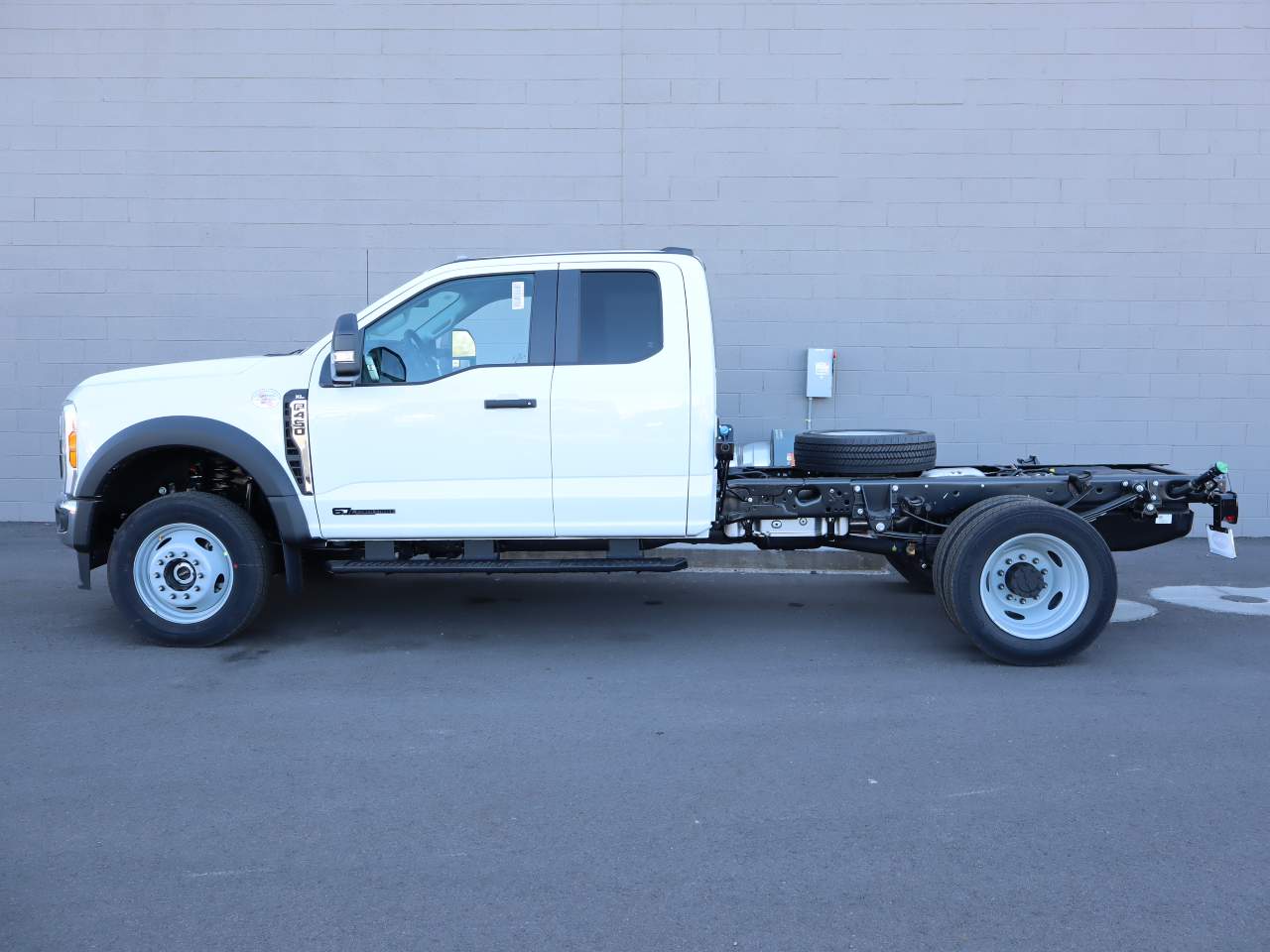 2026 Ford F-450 Super Duty Extended Cab Chassis