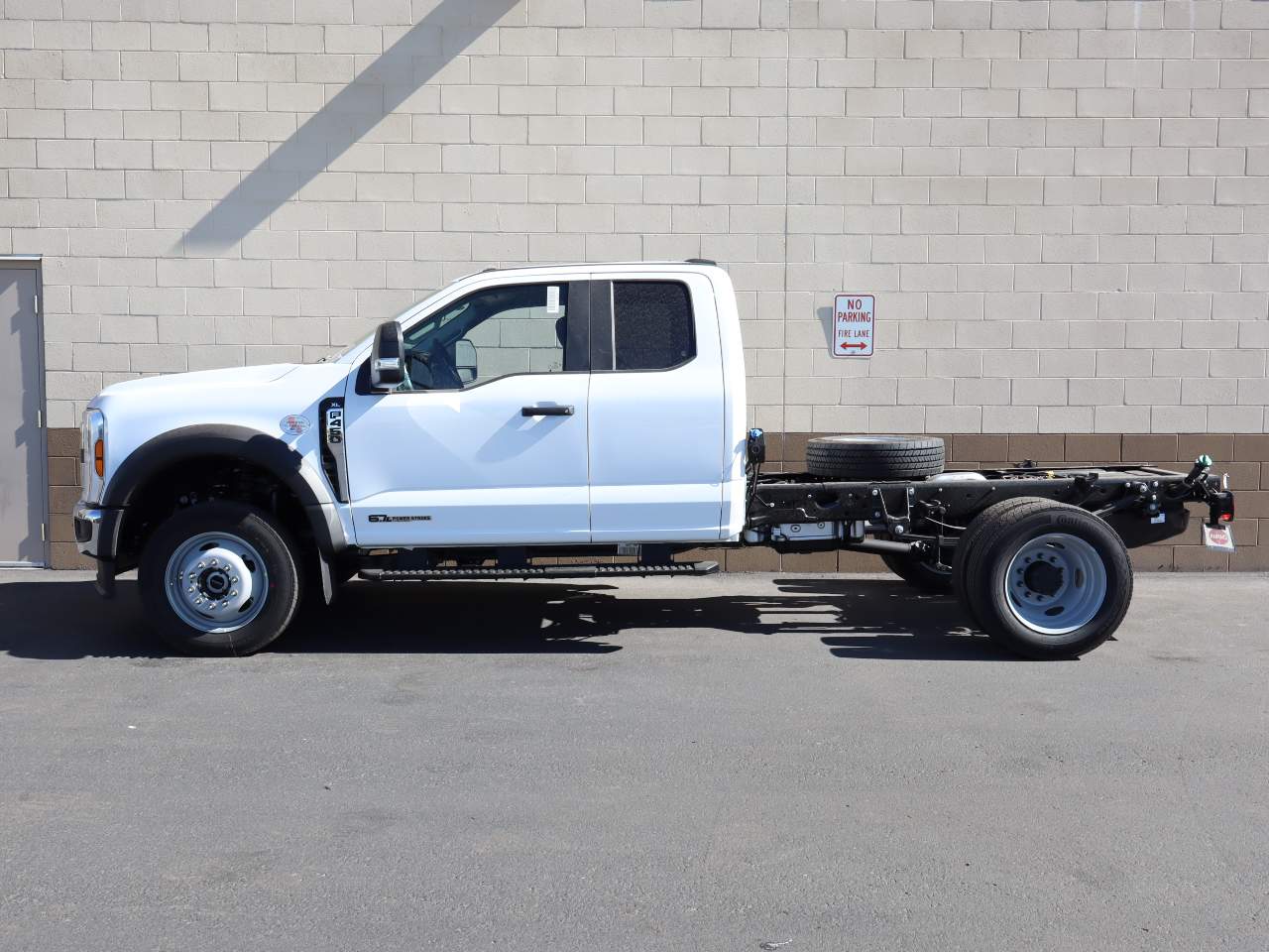 2024 Ford F-450 Super Duty Extended Cab Chassis