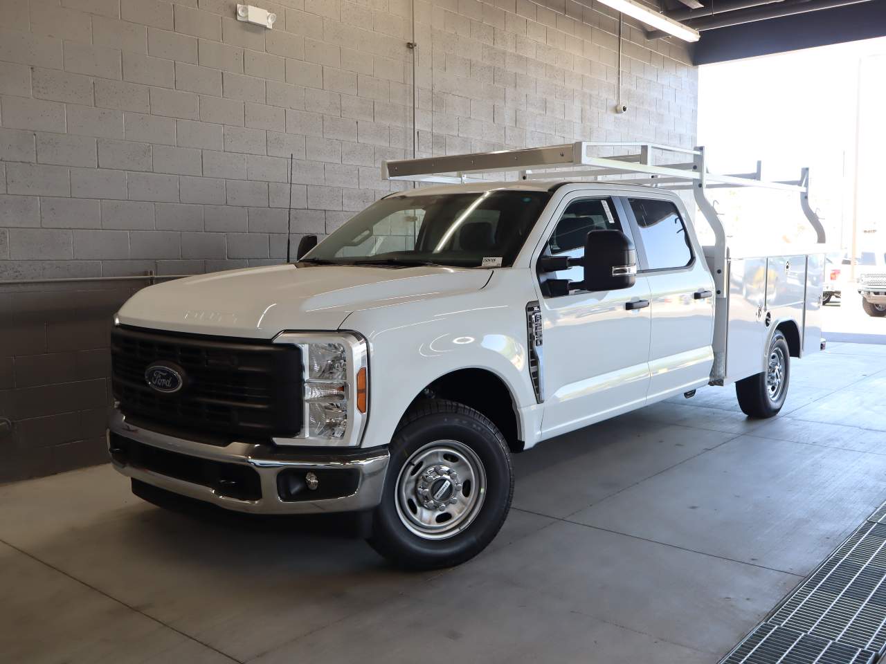 2025 Ford F-250 Super Duty Crew Cab XL